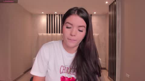 Snapshot of valeriaroldanx chatting on 01/11/26, 11:21 Valeria online show from 01/11/26, 11:21