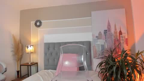 Snapshot of valeriavibes chatting on 12/20/24, 11:16 Valeria online show from 12/20/24, 11:16