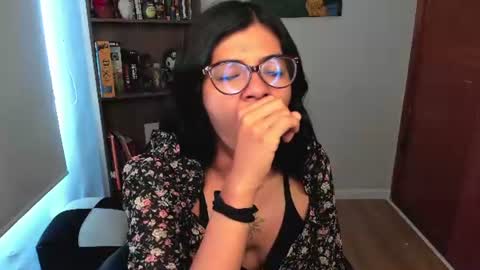 Snapshot of valerie__sky chatting on 07/07/26, 12:42 Val online show from 07/07/26, 12:42