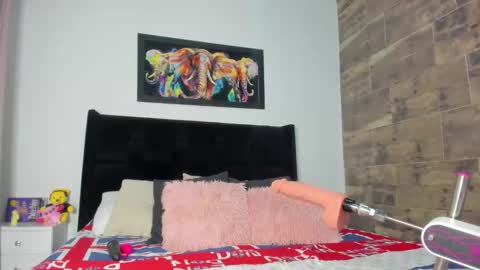 Snapshot of valerie_corthez chatting on 10/29/25, 07:37 VALERIE online show from 10/29/25, 07:37