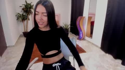 Valerie fox online show from 11/28/25, 01:14