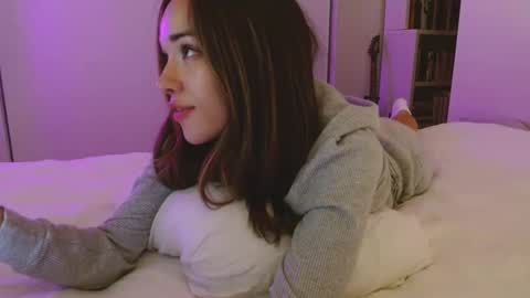 Snapshot of valerie_james3 chatting on 01/04/25, 09:32 Valerie online show from 01/04/25, 09:32