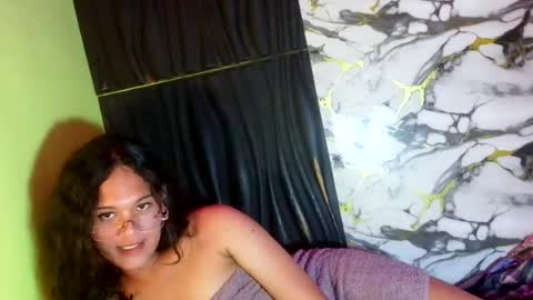 Snapshot of valerie_lure chatting on 07/05/26, 04:30 addy online show from 07/05/26, 04:30