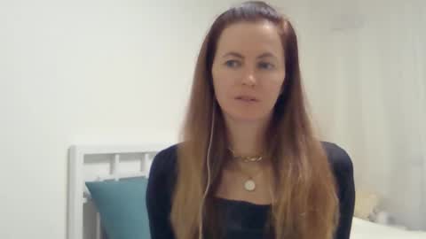 Snapshot of valerie_rose777 chatting on 10/18/25, 07:03 valerie_rose777 online show from 10/18/25, 07:03