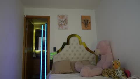 valeriecollinss_ online show from 12/03/25, 10:30