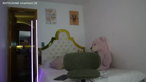 valeriecollinss_ online show from 06/17/26, 08:54