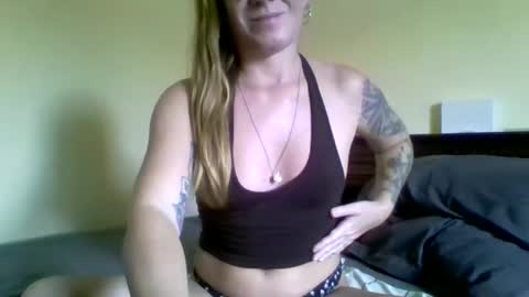 Snapshot of valerieohh chatting on 01/05/25, 02:17 OhhValerie online show from 01/05/25, 02:17