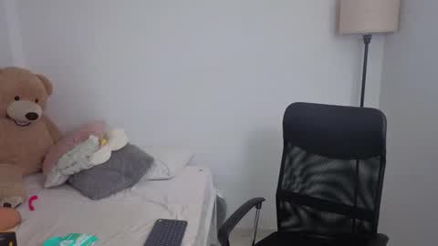 Juli C online show from 11/02/25, 12:24