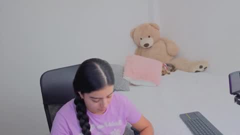 Snapshot of valerihouse chatting on 01/07/26, 12:13 Juli C online show from 01/07/26, 12:13