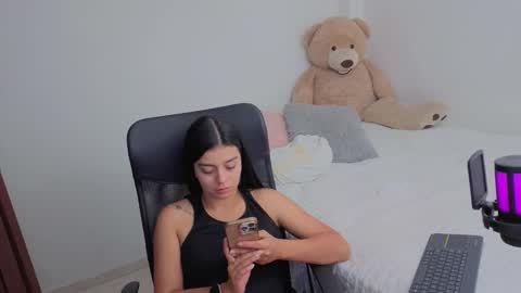 Snapshot of valerihouse chatting on 02/04/26, 01:00 Juli C online show from 02/04/26, 01:00