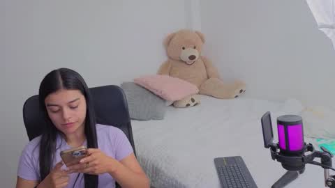 Snapshot of valerihouse chatting on 02/05/26, 12:48 Juli C online show from 02/05/26, 12:48