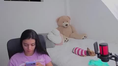 Snapshot of valerihouse chatting on 02/10/26, 01:10 Juli C online show from 02/10/26, 01:10