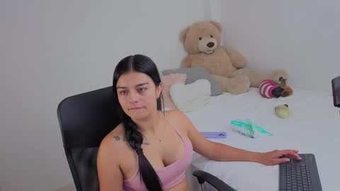 Snapshot of valerihouse chatting on 02/14/26, 01:24 Juli C online show from 02/14/26, 01:24