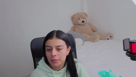 Snapshot of valerihouse chatting on 02/18/26, 01:23 Juli C online show from 02/18/26, 01:23