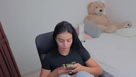 Snapshot of valerihouse chatting on 03/07/26, 01:46 Juli C online show from 03/07/26, 01:46