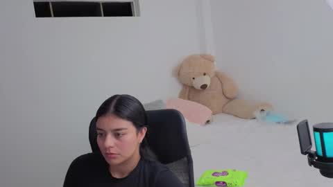 Snapshot of valerihouse chatting on 03/17/26, 01:10 Juli C online show from 03/17/26, 01:10