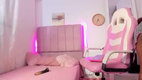 valeria online show from 11/14/25, 07:45