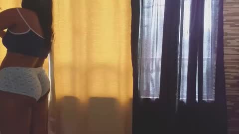 Snapshot of valery_lovex_ chatting on 12/14/25, 02:00 valery_lovex_ online show from 12/14/25, 02:00