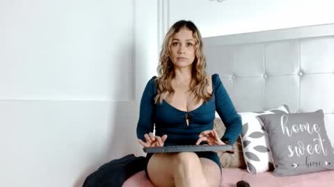 valery_roche online show from 10/21/25, 01:56