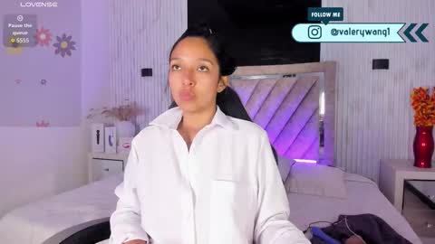 Snapshot of valery_wang chatting on 12/22/25, 11:51 Val online show from 12/22/25, 11:51