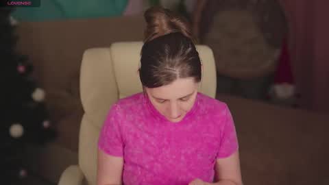 Snapshot of valerymurr chatting on 12/21/25, 06:42 V A L E R Y M U R online show from 12/21/25, 06:42