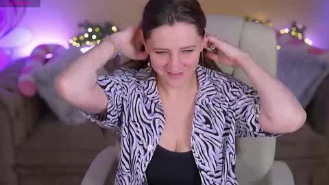 Snapshot of valerymurr chatting on 01/05/26, 08:01 V A L E R Y M U R online show from 01/05/26, 08:01