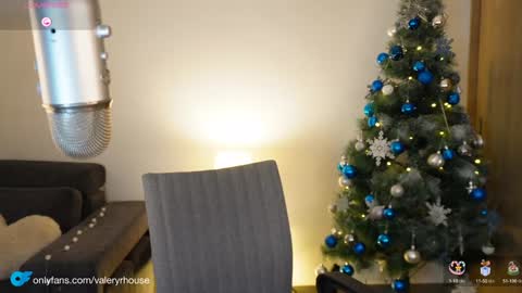 Snapshot of valeryrhouse_ chatting on 12/21/24, 01:47 All my links here online show from 12/21/24, 01:47