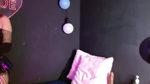 Snapshot of valerysmith18 chatting on 10/03/25, 01:52 zoe online show from 10/03/25, 01:52