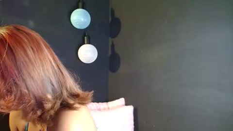 Snapshot of valerysmith18 chatting on 10/06/25, 10:02 zoe online show from 10/06/25, 10:02