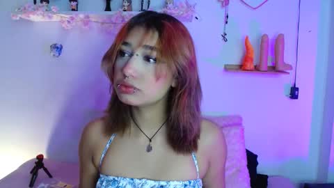 Snapshot of valerysmith18 chatting on 10/14/25, 06:42 zoe online show from 10/14/25, 06:42