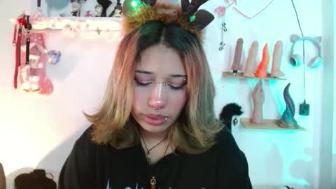 Snapshot of valerysmith18 chatting on 12/14/25, 07:40 zoe online show from 12/14/25, 07:40