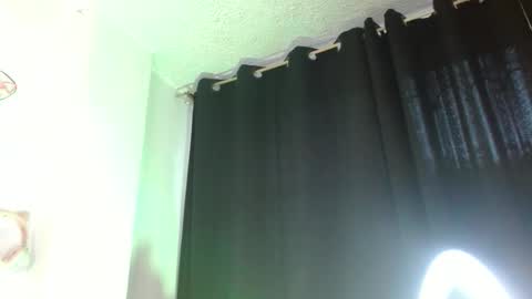 Snapshot of valerysmith18 chatting on 01/11/26, 07:30 zoe online show from 01/11/26, 07:30