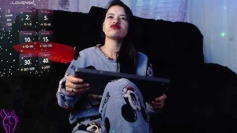 Snapshot of valerysnow_ chatting on 01/20/25, 10:18 Valery online show from 01/20/25, 10:18