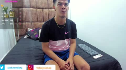 Snapshot of valerystonne_ chatting on 12/25/24, 04:00 Valery Stonne online show from 12/25/24, 04:00