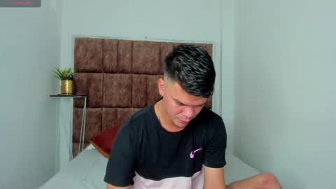 Snapshot of valerystonne_ chatting on 02/17/25, 08:04 Valery Stonne online show from 02/17/25, 08:04