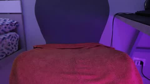 Snapshot of valeryuwu chatting on 11/25/25, 04:45 tinyfemboy online show from 11/25/25, 04:45