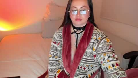 Snapshot of valeryvass_07 chatting on 01/10/25, 03:07 My name is Valery... Nice to meet you thumb up me please its important online show from 01/10/25, 03:07