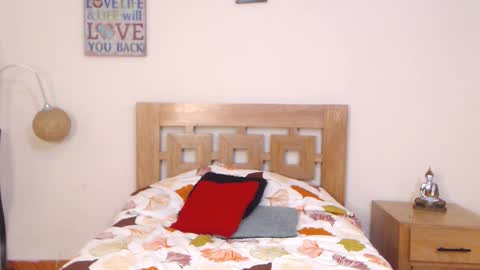 Snapshot of valesantodomingo chatting on 09/30/25, 10:04 Sofia online show from 09/30/25, 10:04