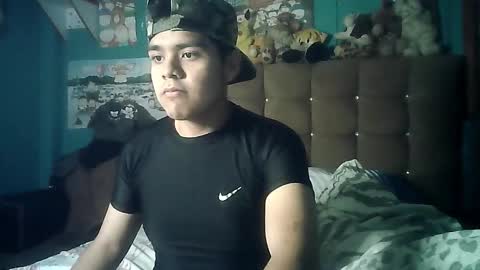 Snapshot of valesh20 chatting on 10/28/25, 12:03 Valesh19 online show from 10/28/25, 12:03