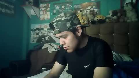 Snapshot of valesh20 chatting on 11/18/25, 01:11 Valesh19 online show from 11/18/25, 01:11