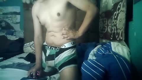 Snapshot of valesh20 chatting on 11/23/25, 12:21 Valesh19 online show from 11/23/25, 12:21