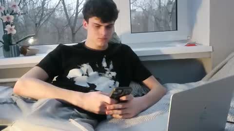 Snapshot of valesios chatting on 12/03/25, 12:58 valesios online show from 12/03/25, 12:58