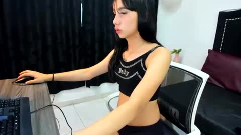 Snapshot of valey_nicole chatting on 06/14/26, 10:45 valey_nicole online show from 06/14/26, 10:45