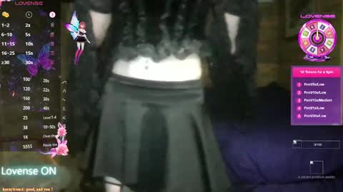 Snapshot of valhanna_ chatting on 09/18/25, 12:12 Valhanna online show from 09/18/25, 12:12