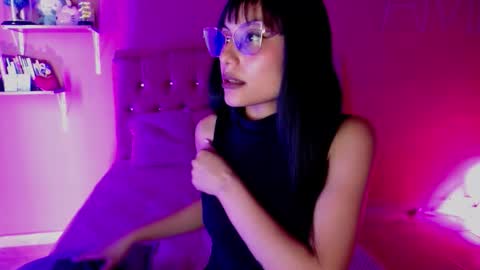 valkiry_ online show from 11/12/25, 08:08