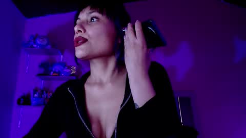 valkiry_ online show from 11/14/25, 10:51