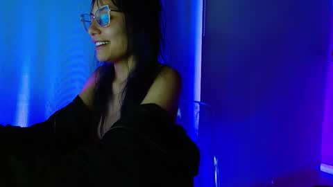 valkiry_ online show from 11/19/25, 10:43