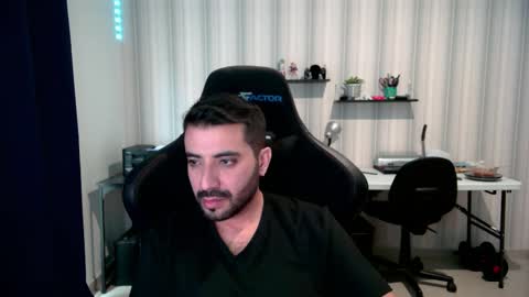 Snapshot of vallartamexi chatting on 10/18/25, 09:48 Roberto Carlos online show from 10/18/25, 09:48