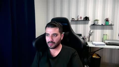 Snapshot of vallartamexi chatting on 10/24/25, 11:45 Roberto Carlos online show from 10/24/25, 11:45