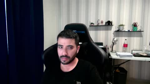 Roberto Carlos online show from 10/26/25, 10:04